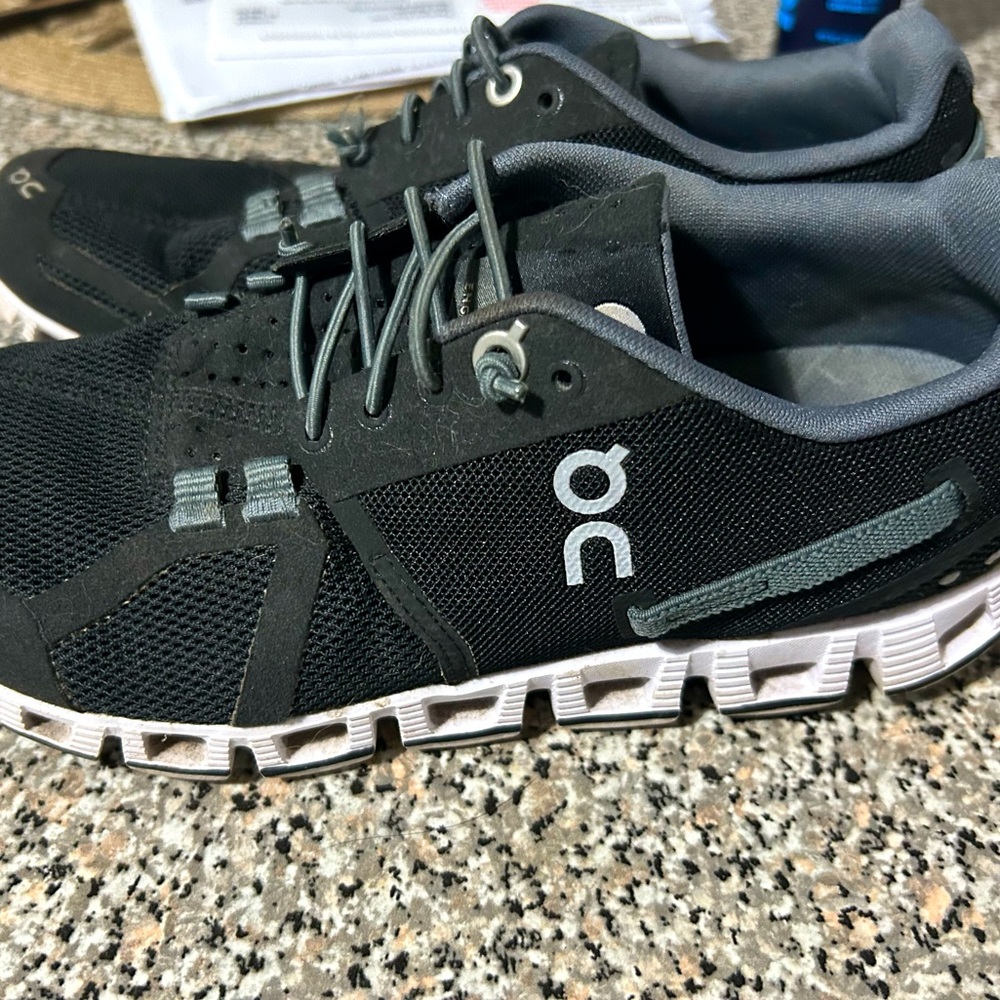 Woman’s On Cloud 5 shoes, black and white running  5 1/2